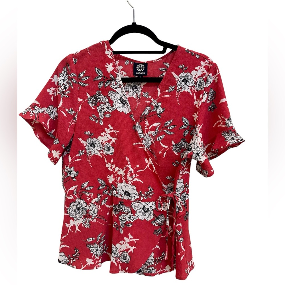 Bobeau short sleeve red floral wrap top w/ front clasp - Picture 1 of 4